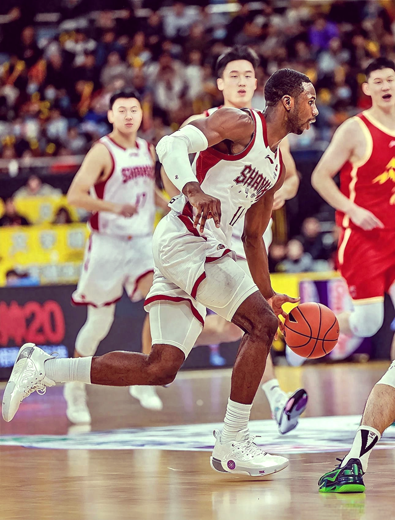 爱游戏体育-离谱！清晨广厦男篮临场应变冲刺阶段全明星赛传出新动向，清晨菲尼克斯太阳备战欧冠